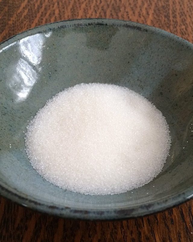 Monk fruit sweetener in a bowl